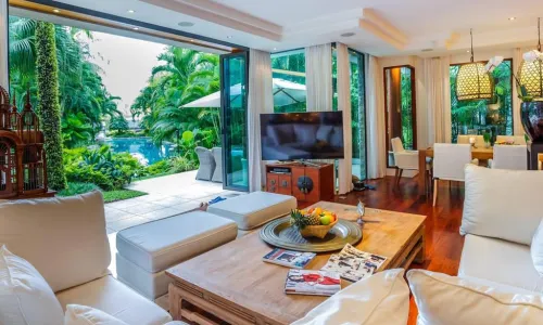 Модная вилла с 5 спальнями и с видом на озеро в проекте Сурин Спрингс, на пляже Сурин