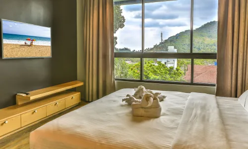 Превосходные апартаменты с 2 спальнями и с видом на горы в проекте Ре Лайф, на пляже Найхарн