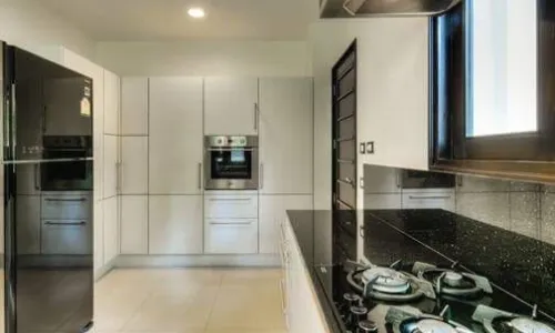 Превосходная вилла с 4 спальнями и с видом на бассейн, не далеко от моря в проекте Чом Таван, на пляже Бангтао/Лагуна