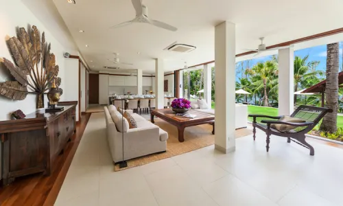 Восхитительная вилла премиум класса с 6 спальнями и с видом на море, на пляже Камала 