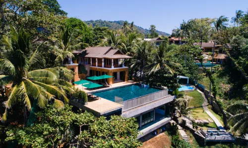 Cтильная вилла премиум класса с 6 спальнями и с видом на море в проекте Катаманда, на пляже Ката