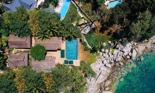 Cтильная вилла премиум класса с 6 спальнями и с видом на море в проекте Катаманда, на пляже Ката