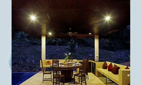 Cтильная вилла с 4 спальнями и с видом на бассейн в проекте Зе Виллас, на пляже Найхарн