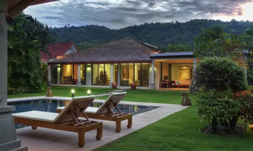 Великолепная вилла с 5 спальнями и с видом на бассейн, на пляже Найхарн