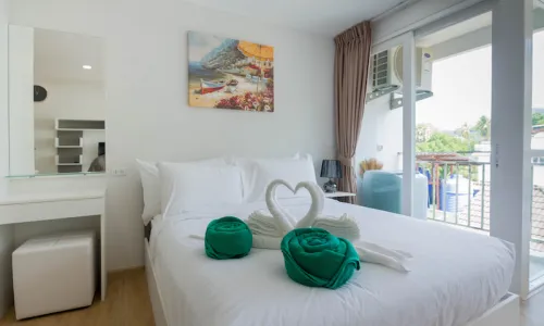 Великолепные апартаменты студия и с видом на город в проекте Ката Озон, на пляже Ката