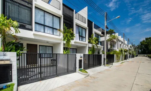 Комфортабельный таунхаус с 3 спальнями и с видом на сад в проекте Лагуна Парк, на пляже Бангтао/Лагуна