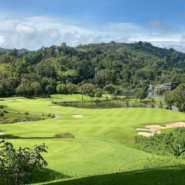 RED MOUNTAIN GOLF CLUB