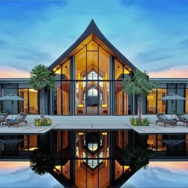 Villa Sawarin — Luxury 10-Bedroom Beachfront Estate - photo 2