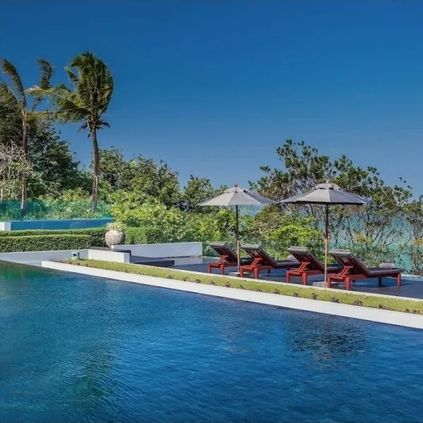 Villa Sawarin — Luxury 10-Bedroom Beachfront Estate - gallery 1
