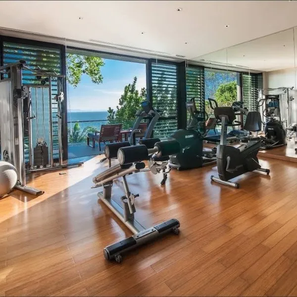 Villa Sawarin — Luxury 10-Bedroom Beachfront Estate - gallery 57