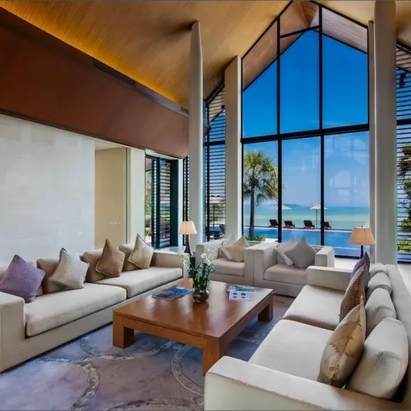 Villa Sawarin — Luxury 10-Bedroom Beachfront Estate - gallery 18
