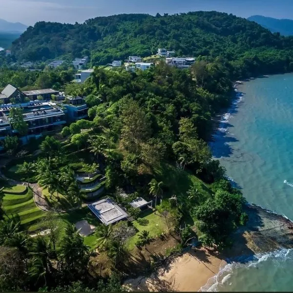 Villa Sawarin — Luxury 10-Bedroom Beachfront Estate - gallery 6