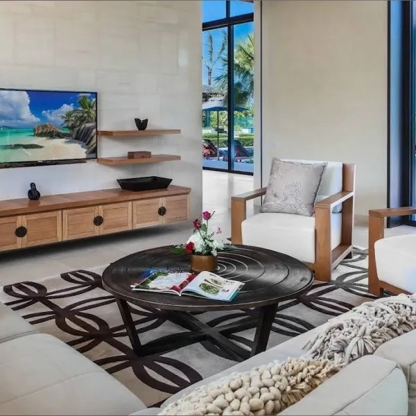 Villa Sawarin — Luxury 10-Bedroom Beachfront Estate - gallery 19