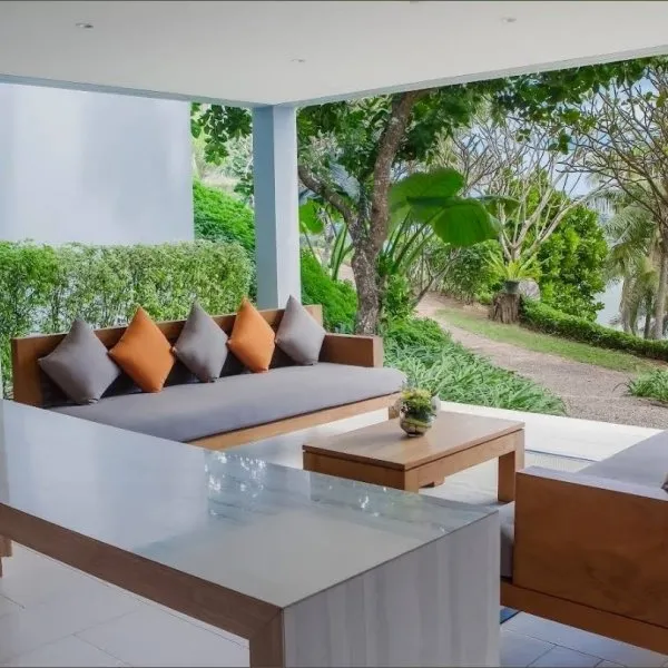 Villa Sawarin — Luxury 10-Bedroom Beachfront Estate - gallery 53