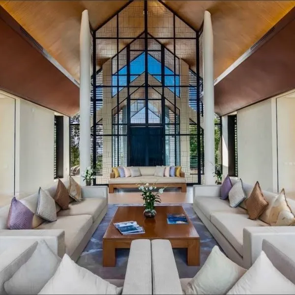 Villa Sawarin — Luxury 10-Bedroom Beachfront Estate - gallery 22