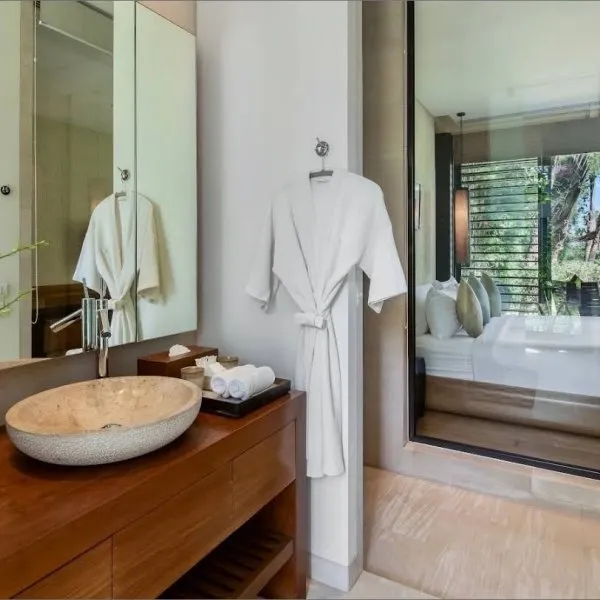 Villa Sawarin — Luxury 10-Bedroom Beachfront Estate - gallery 50