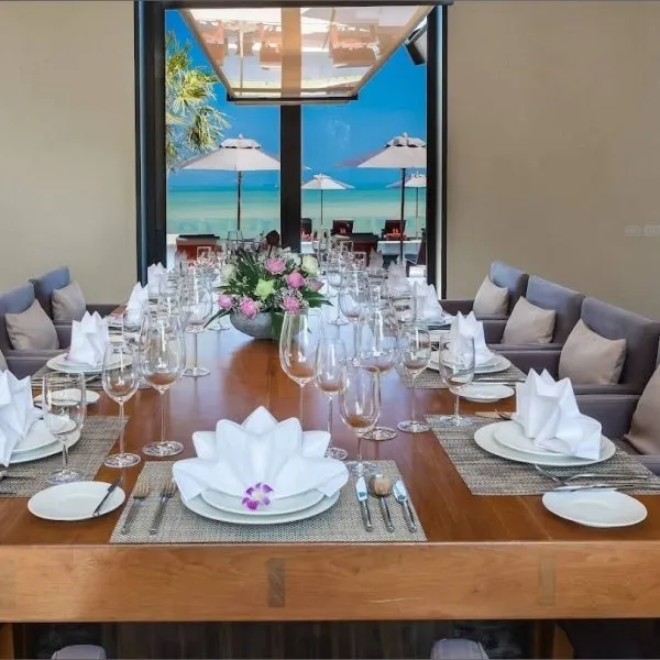 Villa Sawarin — Luxury 10-Bedroom Beachfront Estate - gallery 27