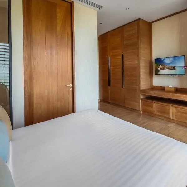 Villa Sawarin — Luxury 10-Bedroom Beachfront Estate - gallery 40