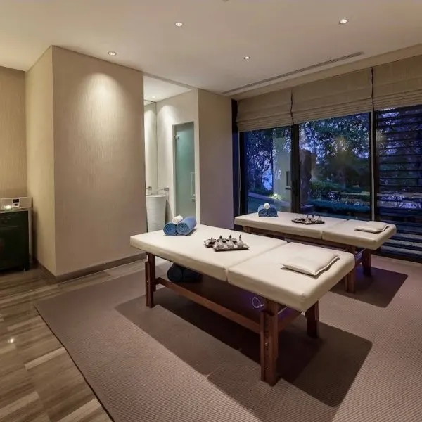 Villa Sawarin — Luxury 10-Bedroom Beachfront Estate - gallery 60