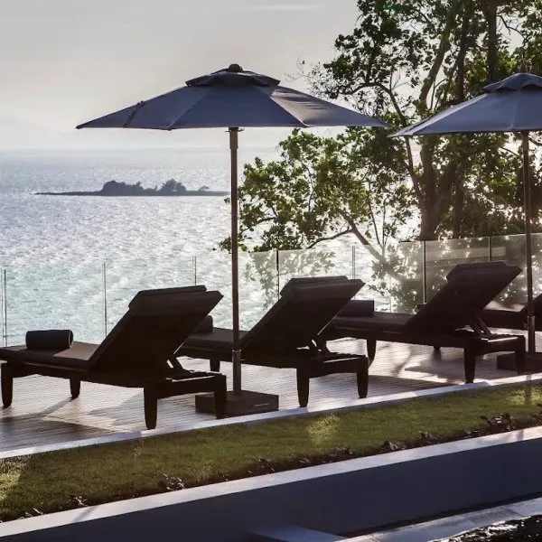 Villa Sawarin — Luxury 10-Bedroom Beachfront Estate - gallery 12