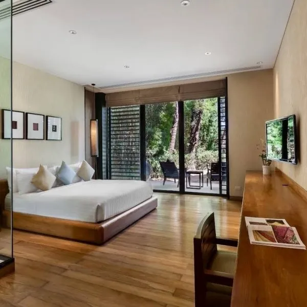 Villa Sawarin — Luxury 10-Bedroom Beachfront Estate - gallery 46