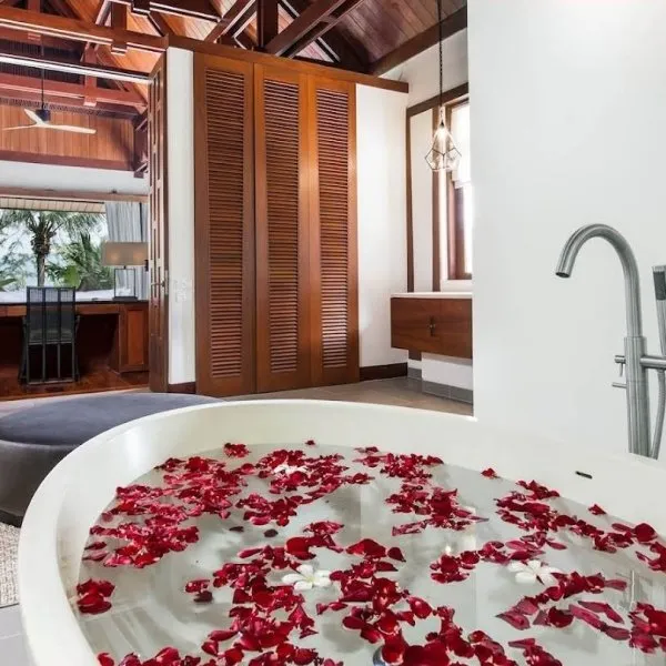 ​Villa Analaya — Luxury 6-Bedroom Beachfront Estate - gallery 39